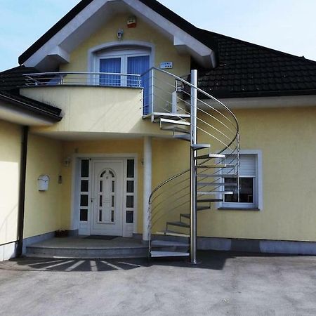 Natasha'S Garden House Dol pri Ljubljani Exterior foto